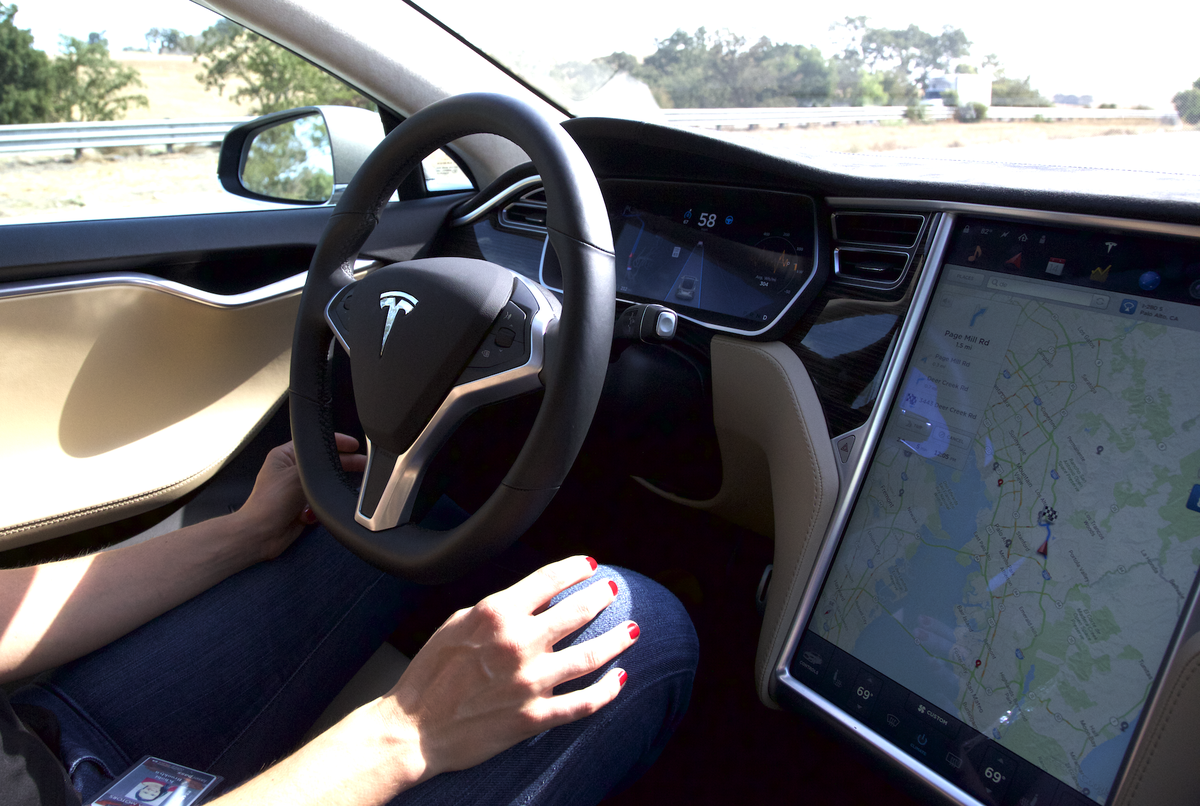 Tesla Otomatik Pilotu Hayat Kurtardı